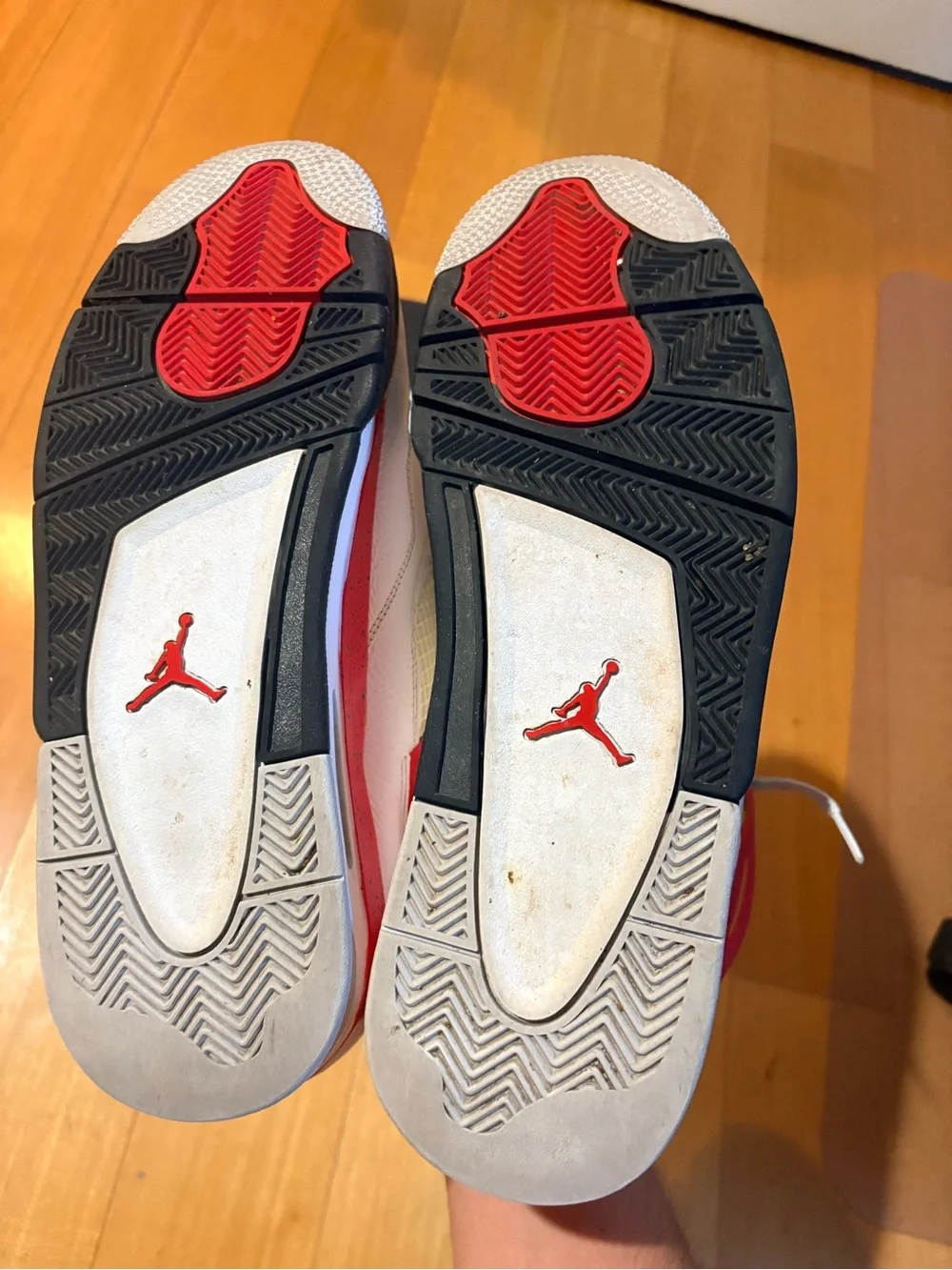 Jordan men’s White/Black/Red Retro Sneaker